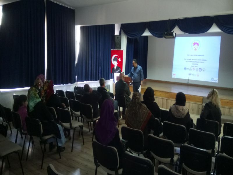 İzmir Oemtek- 17.03.2017-Eğitim Ortağı Okullarımızdan Konak Ö.E.M.E.M Öğrenci velilerine Aile Eğitimi Seminerinin 1.Oturumu(Bağımsız Yaşam Becerileri) yapıldı