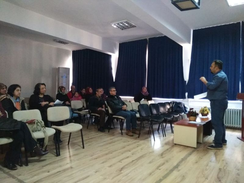 zmir Oemtek- 17.03.2017-Eitim Orta Okullarmzdan Konak .E.M.E.M renci velilerine Aile Eitimi Seminerinin 1.Oturumu(Bamsz Yaam Becerileri) yapld