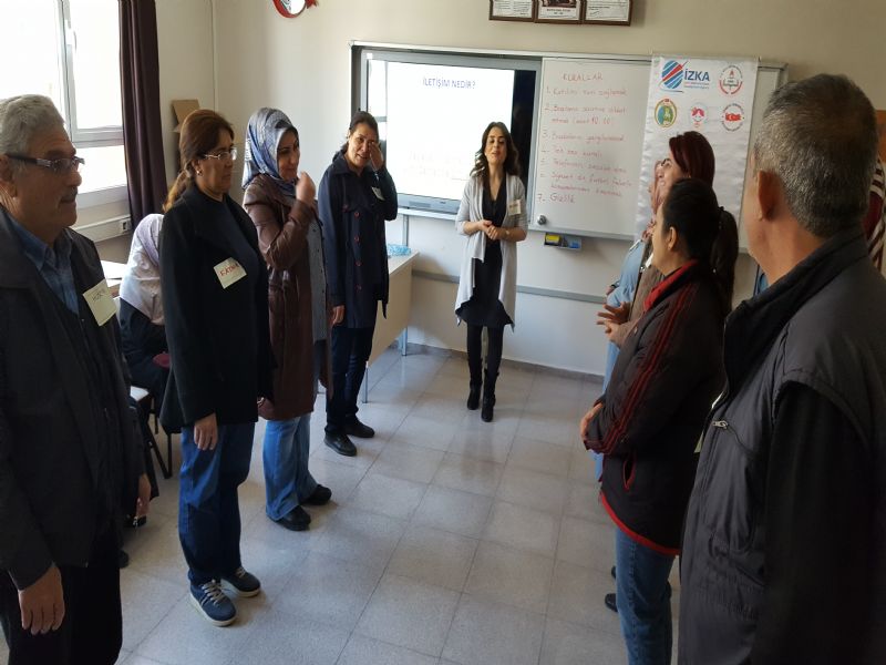 zmir Oemtek- 21.03.2017-Eitim Orta Okullarmzdan Buca .E.M.E.M de Aile Eitimi Seminerinin 2.Eitim Oturumu(iletiim konusu) Semineri yapld.